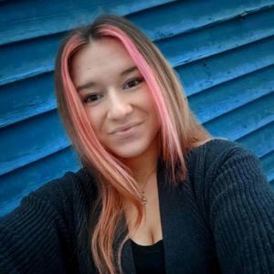 Meet your Posher, Hallie